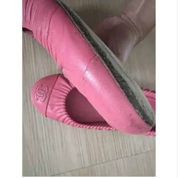 CHANEL Pink Leather Ballet Flats with Quilted CC Toe - Picture 6 of 10